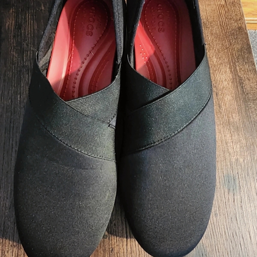CROCS Busy DAY (RETIRED) Women's Black and Red Flats